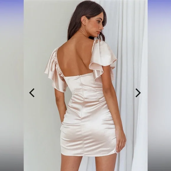 Selfie Leslie Aphrodite Molded Bust Angel Sleeve Wrap Dress Cream NEW Size Small - Picture 3 of 12